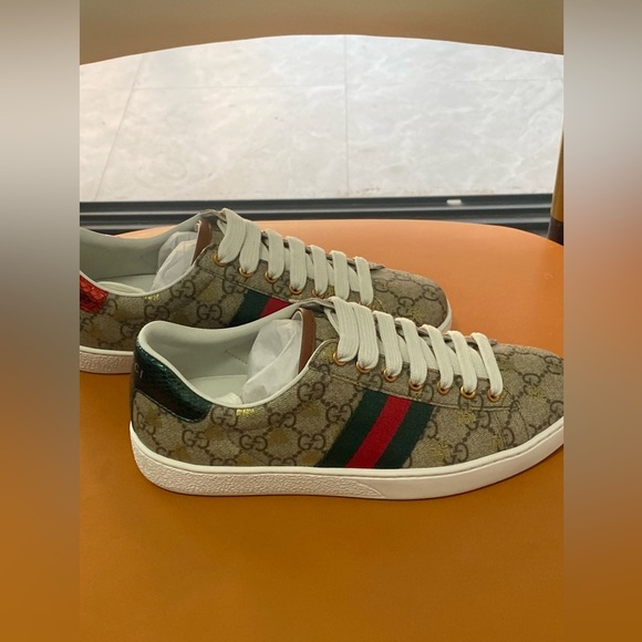Gucci Women's Sneakers - Picture 1 of 4